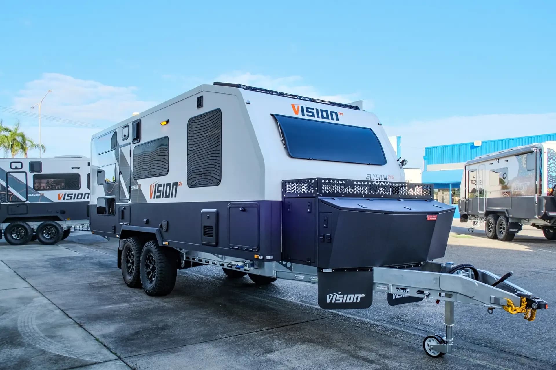 Three-quarter rear exterior