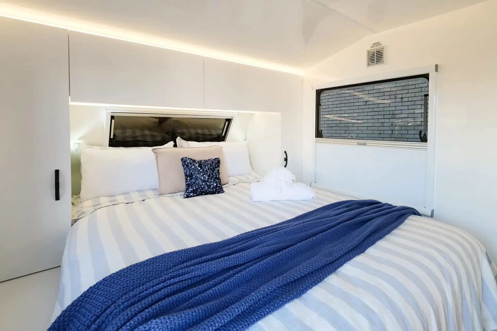 Queen island bed
