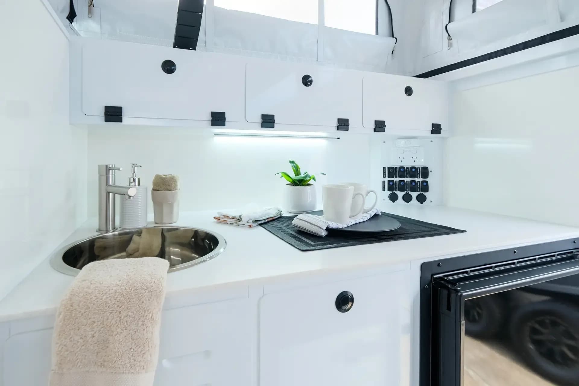 Aluminium cabinetry detail