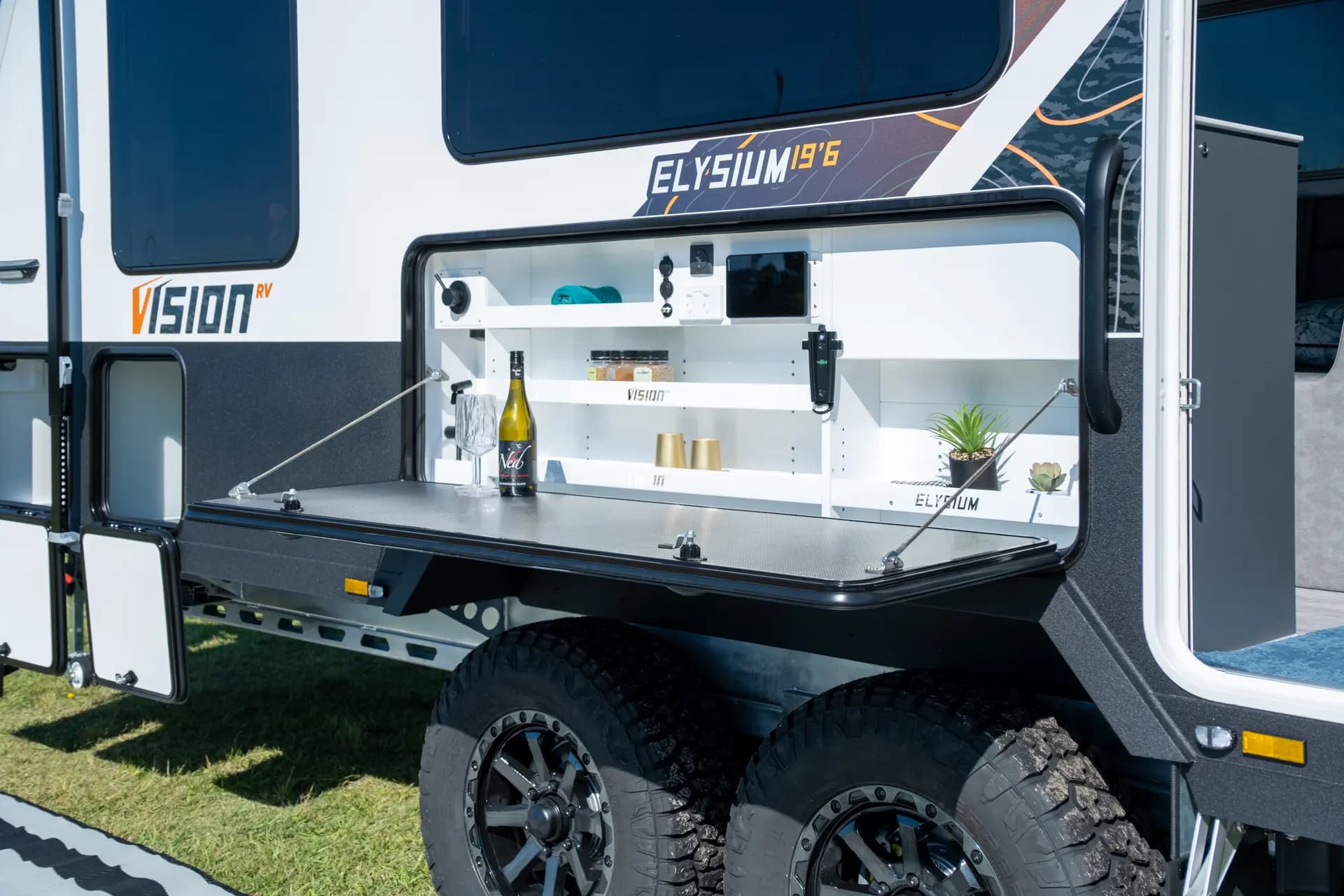 Elysium 19'6 external kitchen open